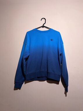 Champion Embroidered Logo Blue Fade Pullover Crewneck Sweatshirt Women's Medium
